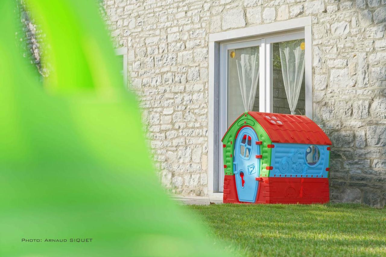 Gite Familial Ferme Des Aujes Falaen Onhaye Bagian luar foto