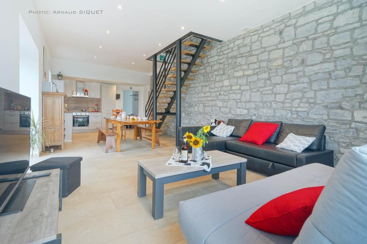 Gite Familial Ferme Des Aujes Falaen Onhaye Bagian luar foto